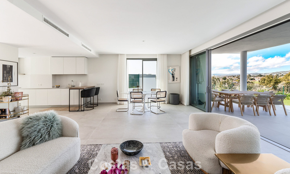 Luxueuze, moderne halfvrijstaande villa te koop dicht bij alle voorzieningen in Guadalmina en San Pedro, Marbella 777327