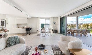 Luxueuze, moderne halfvrijstaande villa te koop dicht bij alle voorzieningen in Guadalmina en San Pedro, Marbella 777327 