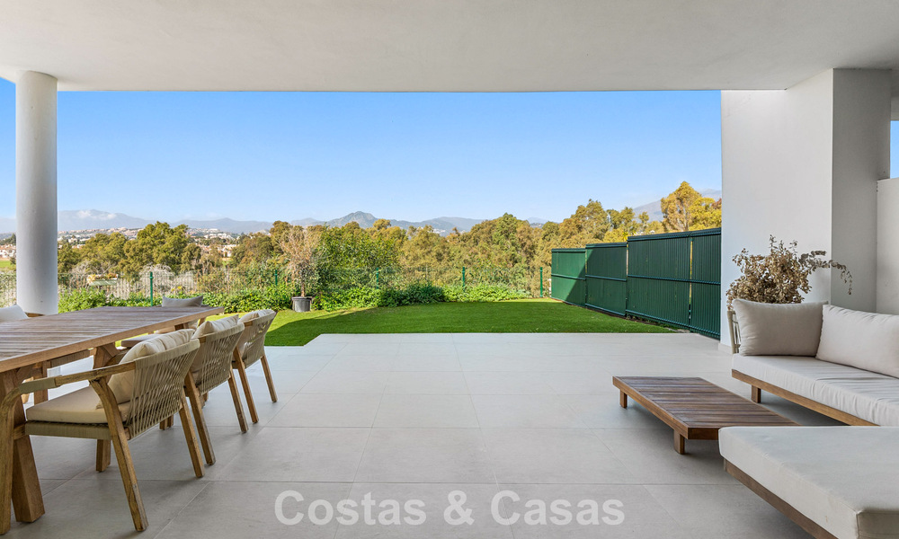 Luxueuze, moderne halfvrijstaande villa te koop dicht bij alle voorzieningen in Guadalmina en San Pedro, Marbella 777328