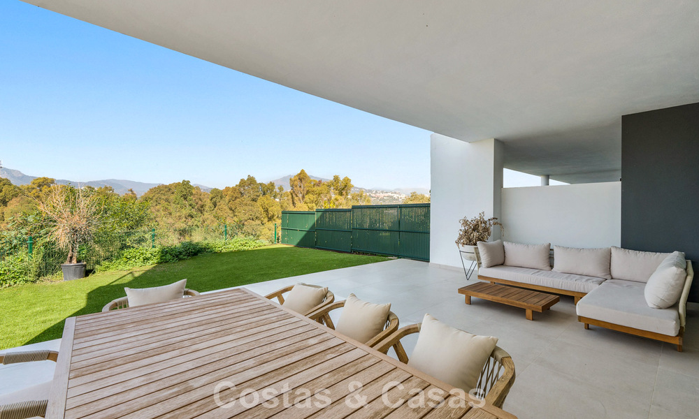 Luxueuze, moderne halfvrijstaande villa te koop dicht bij alle voorzieningen in Guadalmina en San Pedro, Marbella 777329