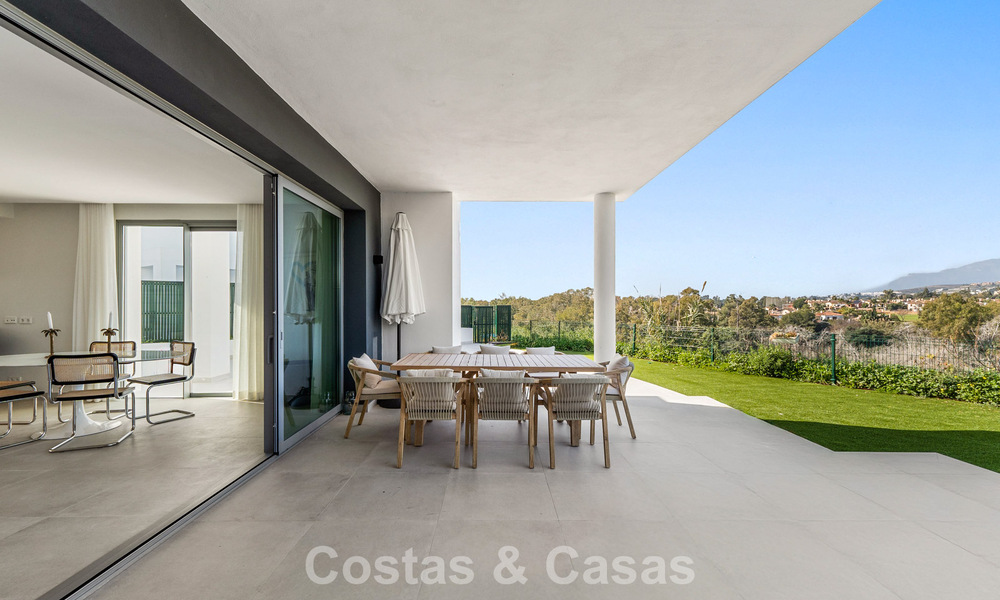 Luxueuze, moderne halfvrijstaande villa te koop dicht bij alle voorzieningen in Guadalmina en San Pedro, Marbella 777330