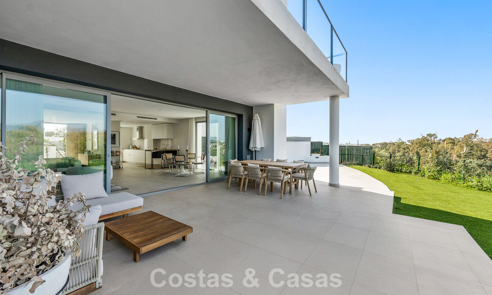 Luxueuze, moderne halfvrijstaande villa te koop dicht bij alle voorzieningen in Guadalmina en San Pedro, Marbella 777331