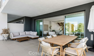 Luxueuze, moderne halfvrijstaande villa te koop dicht bij alle voorzieningen in Guadalmina en San Pedro, Marbella 777333 