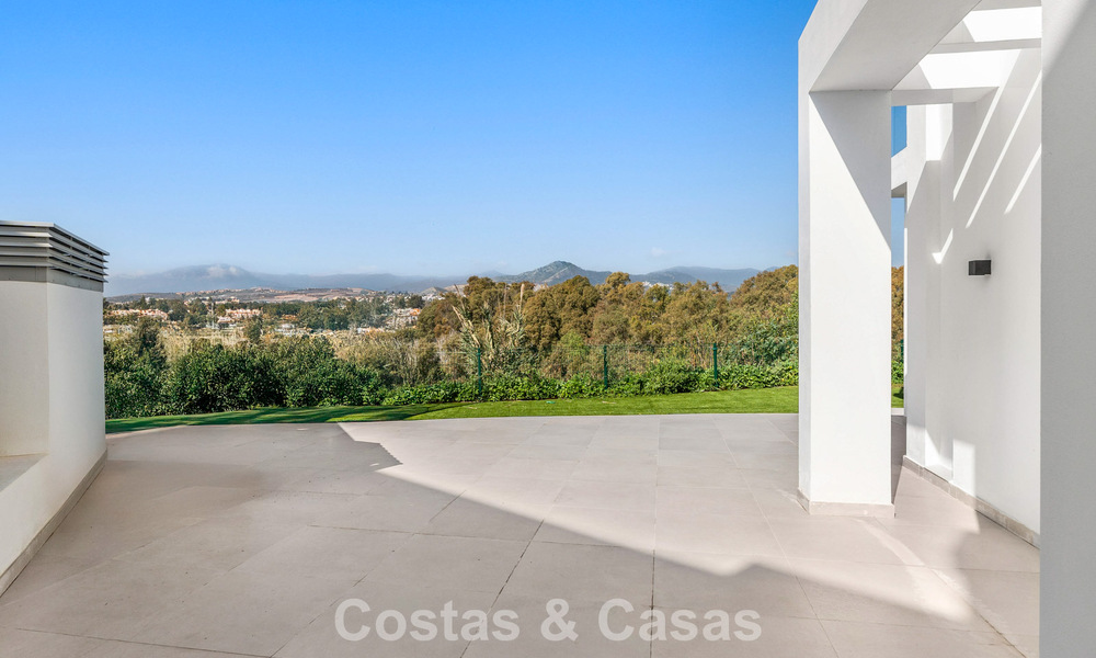 Luxueuze, moderne halfvrijstaande villa te koop dicht bij alle voorzieningen in Guadalmina en San Pedro, Marbella 777334