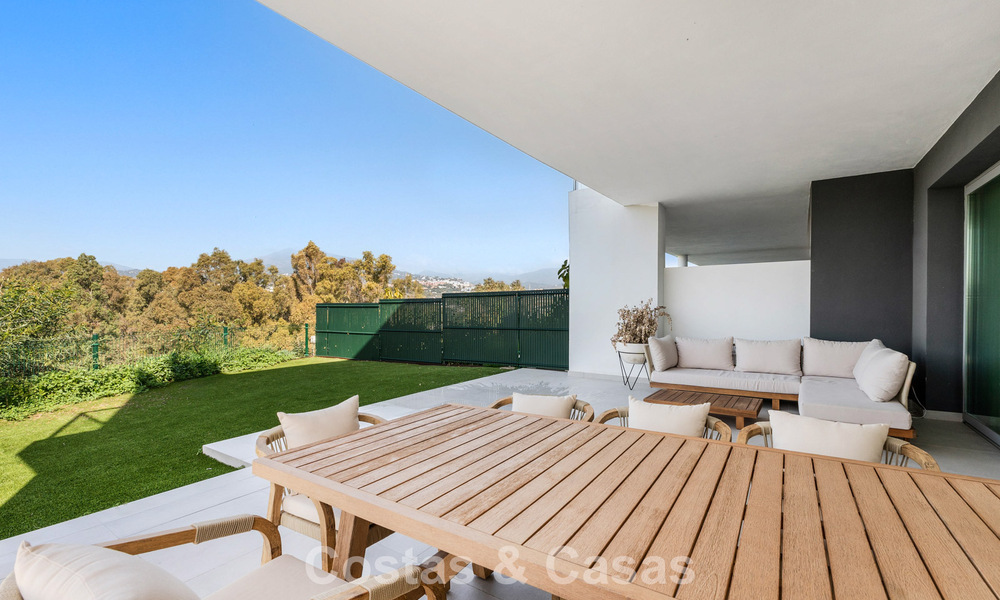 Luxueuze, moderne halfvrijstaande villa te koop dicht bij alle voorzieningen in Guadalmina en San Pedro, Marbella 777336