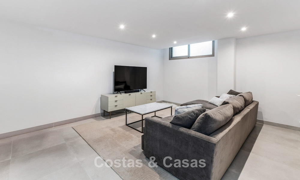 Luxueuze, moderne halfvrijstaande villa te koop dicht bij alle voorzieningen in Guadalmina en San Pedro, Marbella 777340