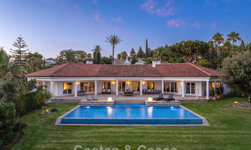 Ruime familievilla met 4 slaapkamers en zeezicht te koop in geprefereerde woonwijk in Oost Marbella 777245