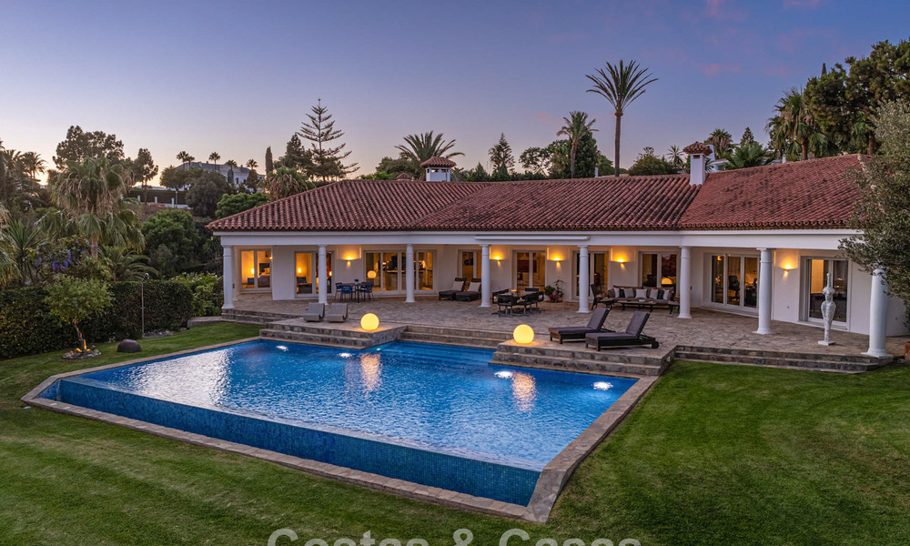 Ruime familievilla met 4 slaapkamers en zeezicht te koop in geprefereerde woonwijk in Oost Marbella 777246