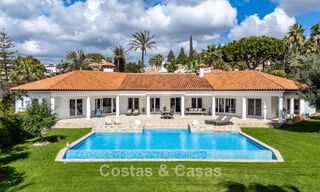 Ruime familievilla met 4 slaapkamers en zeezicht te koop in geprefereerde woonwijk in Oost Marbella 777247 