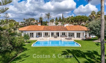 Ruime familievilla met 4 slaapkamers en zeezicht te koop in geprefereerde woonwijk in Oost Marbella 777248