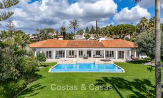 Ruime familievilla met 4 slaapkamers en zeezicht te koop in geprefereerde woonwijk in Oost Marbella 777248 