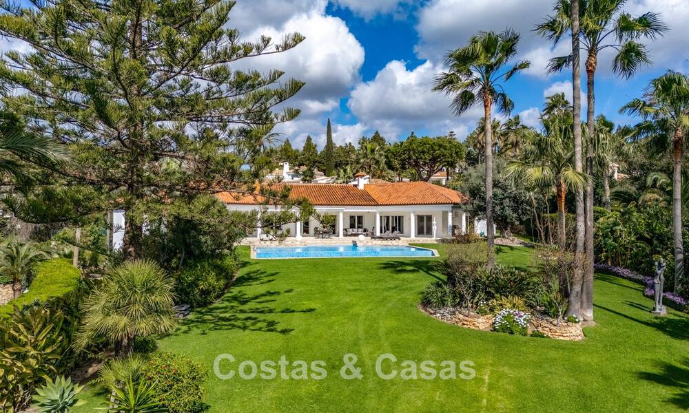 Ruime familievilla met 4 slaapkamers en zeezicht te koop in geprefereerde woonwijk in Oost Marbella 777249