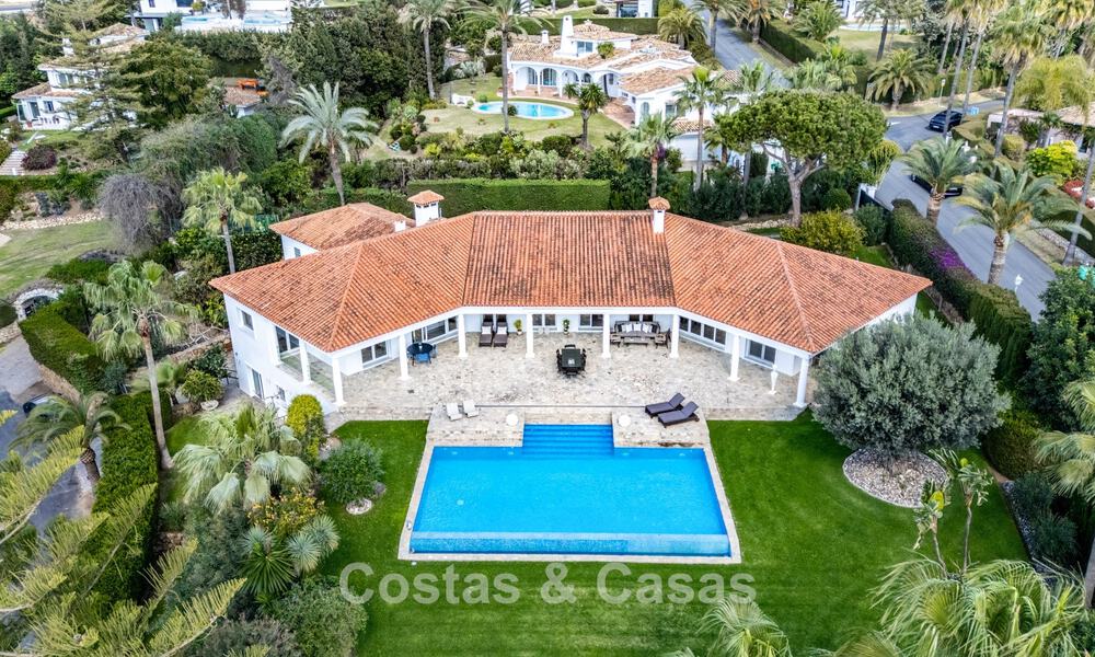 Ruime familievilla met 4 slaapkamers en zeezicht te koop in geprefereerde woonwijk in Oost Marbella 777250