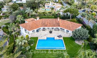 Ruime familievilla met 4 slaapkamers en zeezicht te koop in geprefereerde woonwijk in Oost Marbella 777250 