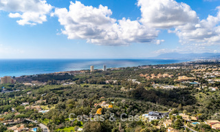 Ruime familievilla met 4 slaapkamers en zeezicht te koop in geprefereerde woonwijk in Oost Marbella 777253 