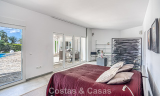 Ruime familievilla met 4 slaapkamers en zeezicht te koop in geprefereerde woonwijk in Oost Marbella 777259 