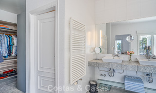 Ruime familievilla met 4 slaapkamers en zeezicht te koop in geprefereerde woonwijk in Oost Marbella 777262 