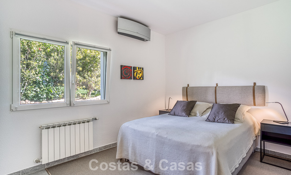 Ruime familievilla met 4 slaapkamers en zeezicht te koop in geprefereerde woonwijk in Oost Marbella 777263