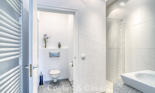 Ruime familievilla met 4 slaapkamers en zeezicht te koop in geprefereerde woonwijk in Oost Marbella 777269 