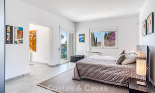 Ruime familievilla met 4 slaapkamers en zeezicht te koop in geprefereerde woonwijk in Oost Marbella 777270 