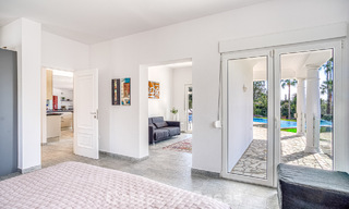 Ruime familievilla met 4 slaapkamers en zeezicht te koop in geprefereerde woonwijk in Oost Marbella 777271 