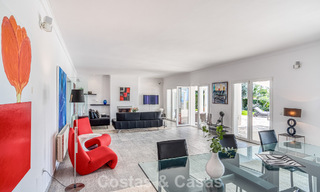 Ruime familievilla met 4 slaapkamers en zeezicht te koop in geprefereerde woonwijk in Oost Marbella 777278 