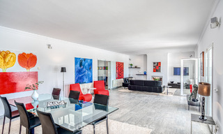 Ruime familievilla met 4 slaapkamers en zeezicht te koop in geprefereerde woonwijk in Oost Marbella 777279 