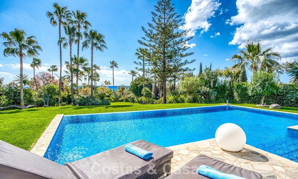 Ruime familievilla met 4 slaapkamers en zeezicht te koop in geprefereerde woonwijk in Oost Marbella 777285