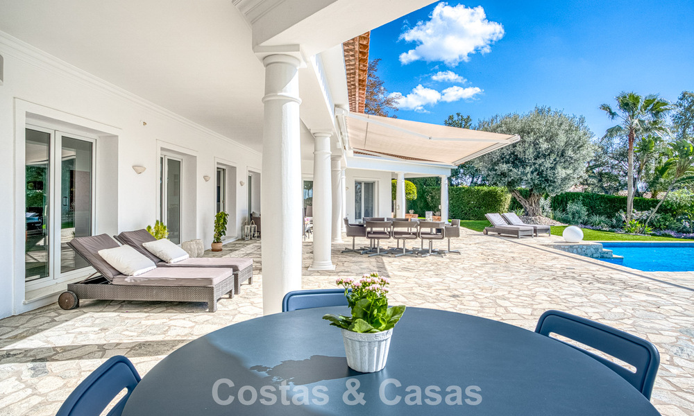 Ruime familievilla met 4 slaapkamers en zeezicht te koop in geprefereerde woonwijk in Oost Marbella 777290