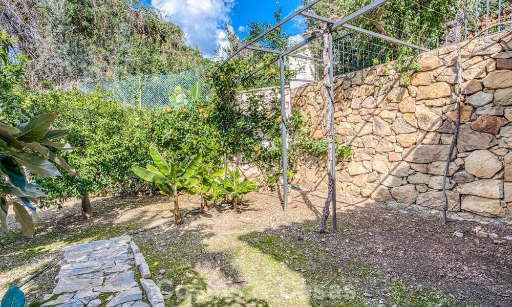 Ruime familievilla met 4 slaapkamers en zeezicht te koop in geprefereerde woonwijk in Oost Marbella 777293