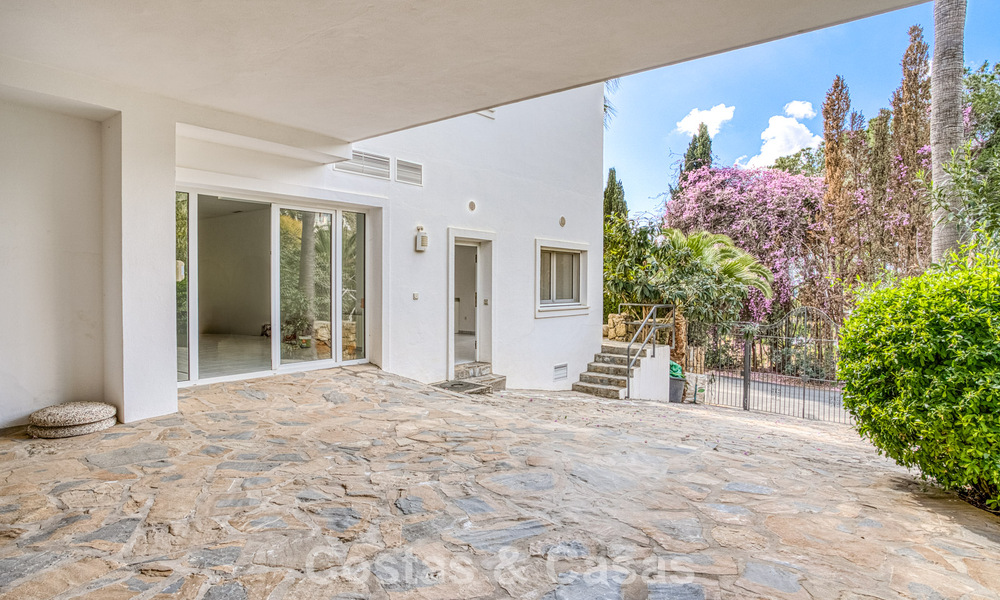 Ruime familievilla met 4 slaapkamers en zeezicht te koop in geprefereerde woonwijk in Oost Marbella 777295