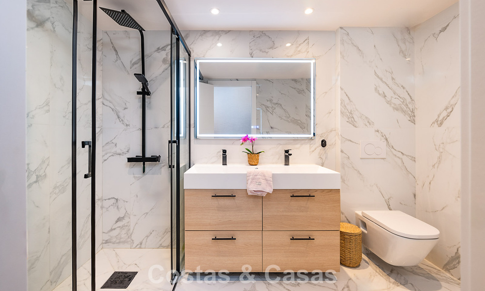 Gerenoveerd luxe appartement te koop in Gran Marbella aan het strand op de Golden Mile / Centrum van Marbella 777174