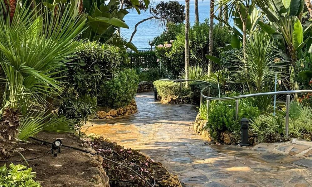 Gerenoveerd luxe appartement te koop in Gran Marbella aan het strand op de Golden Mile / Centrum van Marbella 777199