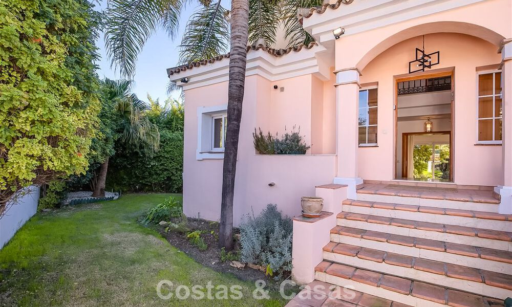 Mediterrane villa te koop op loopafstand van het strand en voorzieningen in Guadalmina Baja - San Pedro, Marbella 777473