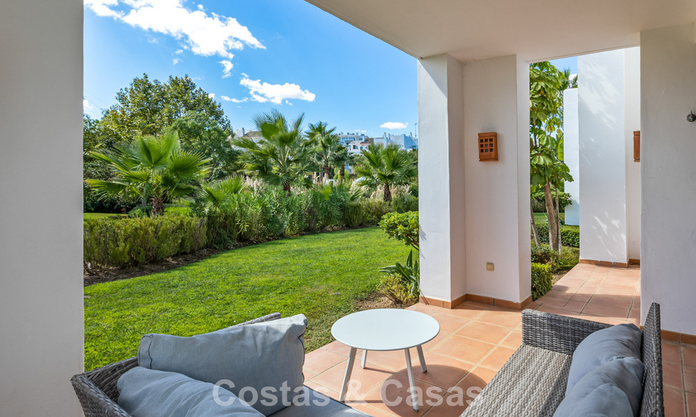 Tuinappartement te koop in een exclusief complex nabij een grote blauwe lagune aan de Costa del Sol 777430