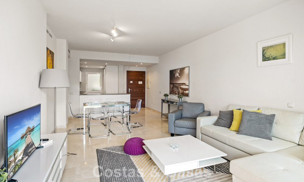 Tuinappartement te koop in een exclusief complex nabij een grote blauwe lagune aan de Costa del Sol 777434