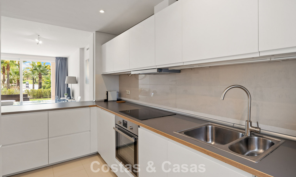 Tuinappartement te koop in een exclusief complex nabij een grote blauwe lagune aan de Costa del Sol 777437
