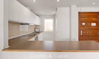 Tuinappartement te koop in een exclusief complex nabij een grote blauwe lagune aan de Costa del Sol 777438 