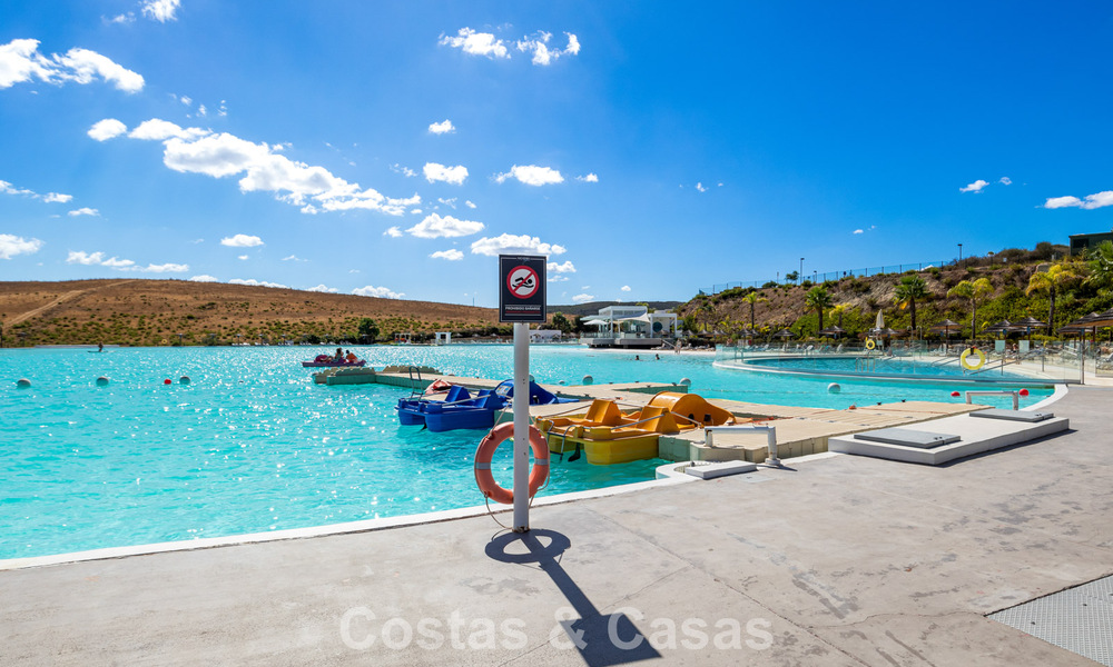 Tuinappartement te koop in een exclusief complex nabij een grote blauwe lagune aan de Costa del Sol 777449