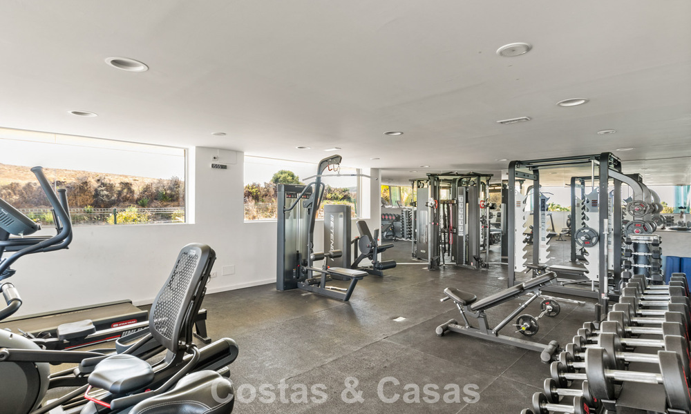 Tuinappartement te koop in een exclusief complex nabij een grote blauwe lagune aan de Costa del Sol 777451