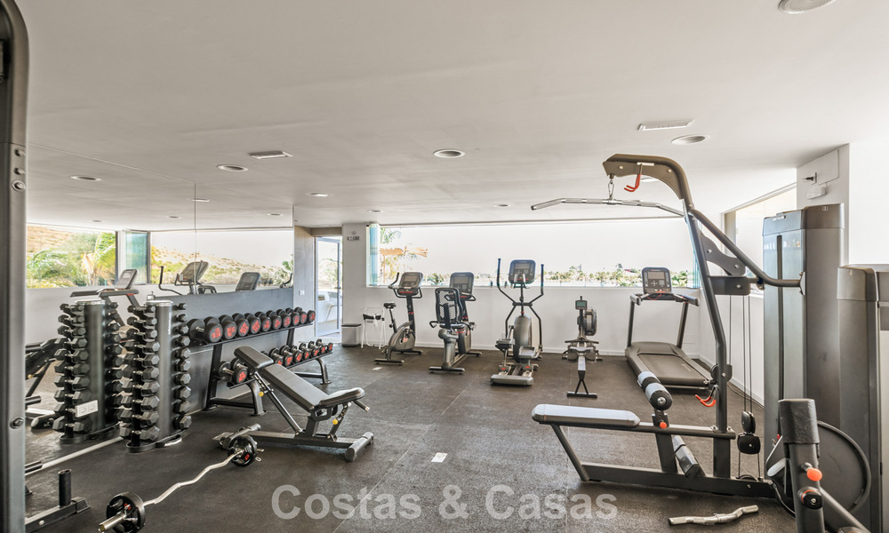 Tuinappartement te koop in een exclusief complex nabij een grote blauwe lagune aan de Costa del Sol 777453