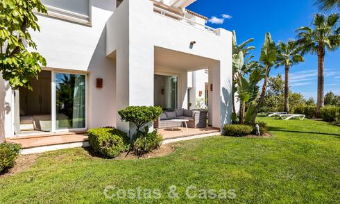 Tuinappartement te koop in een exclusief complex nabij een grote blauwe lagune aan de Costa del Sol 777455