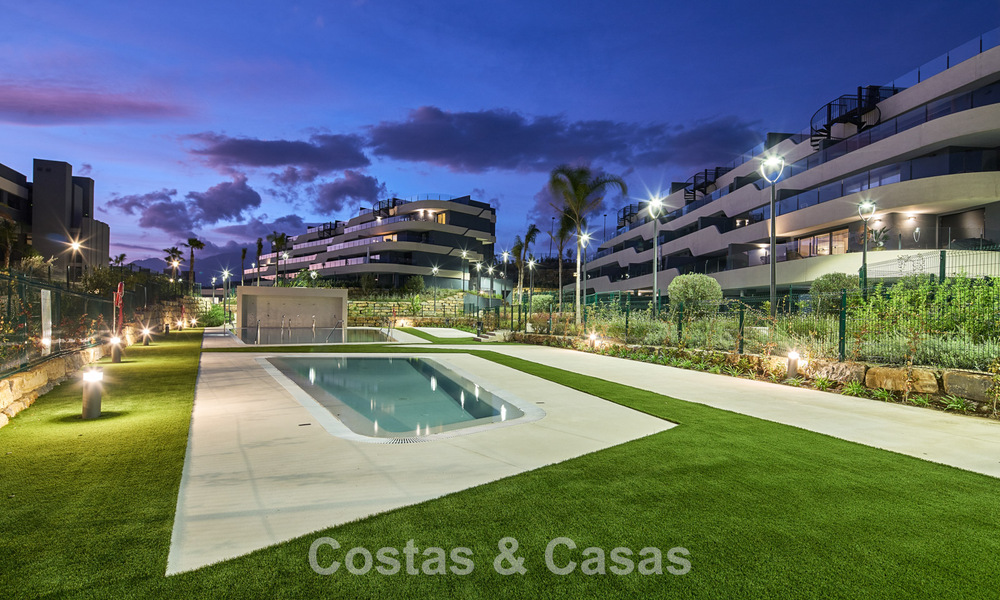 Gloednieuw en instapklaar penthouse met zeezicht te koop op de New Golden Mile tussen Marbella en Estepona 777582