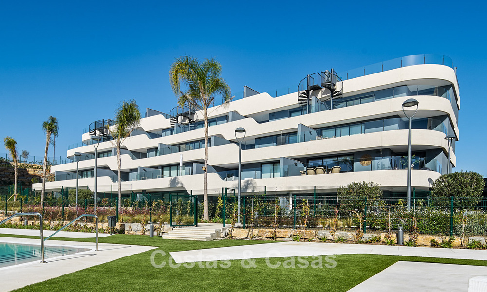 Gloednieuw en instapklaar penthouse met zeezicht te koop op de New Golden Mile tussen Marbella en Estepona 777602