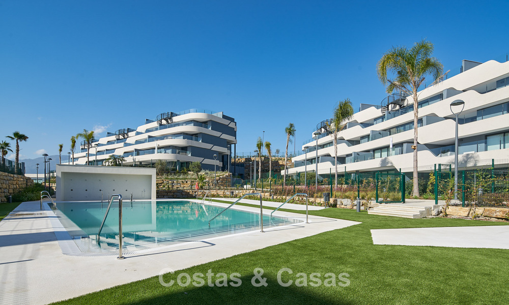 Gloednieuw en instapklaar penthouse met zeezicht te koop op de New Golden Mile tussen Marbella en Estepona 777603