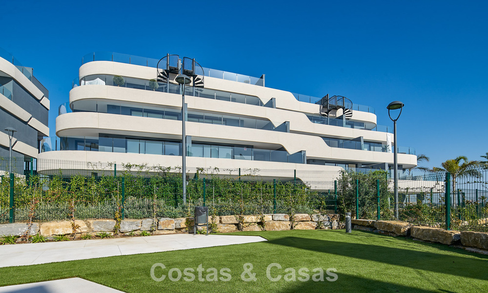 Gloednieuw en instapklaar penthouse met zeezicht te koop op de New Golden Mile tussen Marbella en Estepona 777605