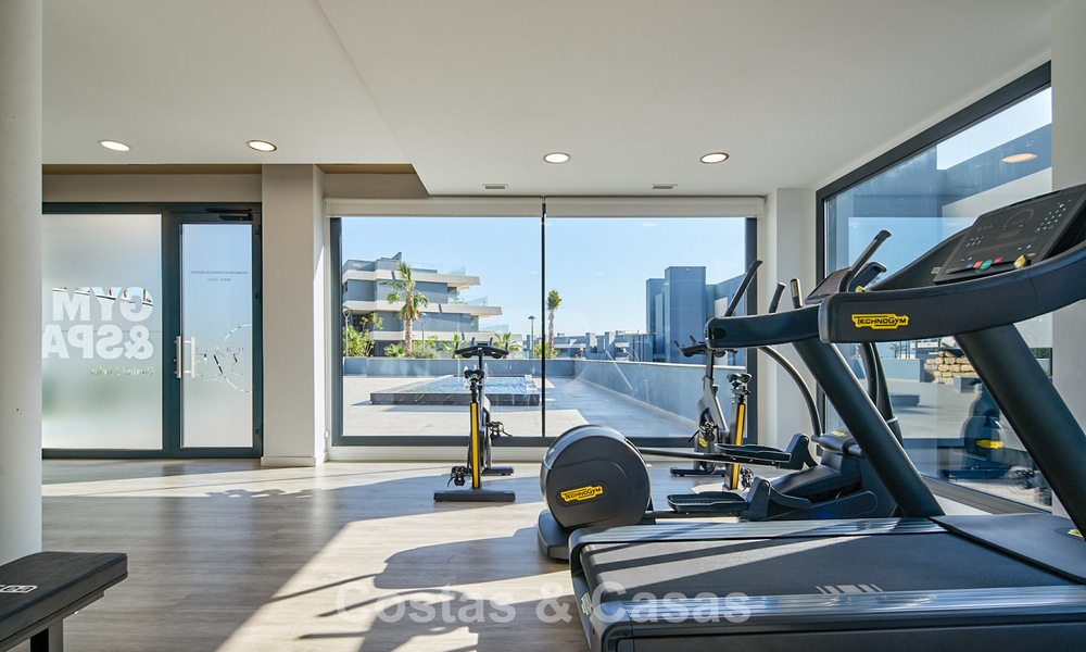 Gloednieuw en instapklaar penthouse met zeezicht te koop op de New Golden Mile tussen Marbella en Estepona 777609