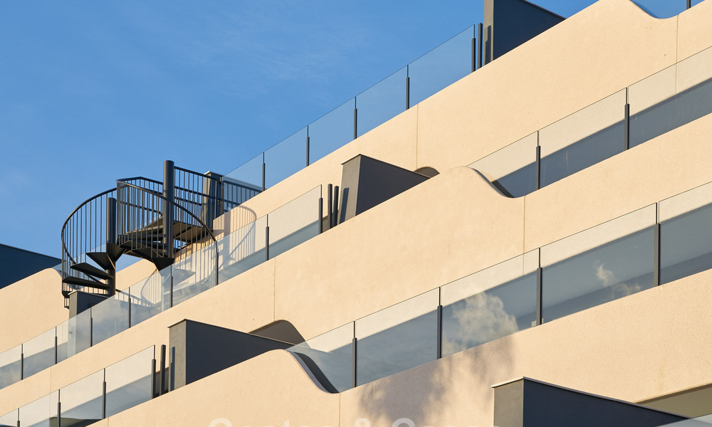 Gloednieuw en instapklaar penthouse met zeezicht te koop op de New Golden Mile tussen Marbella en Estepona 777622