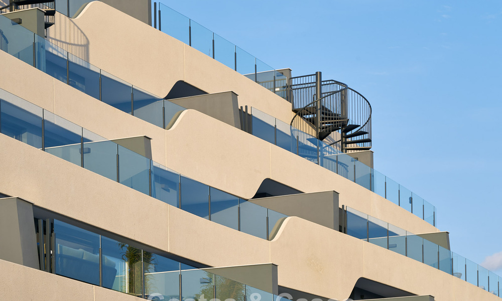 Gloednieuw en instapklaar penthouse met zeezicht te koop op de New Golden Mile tussen Marbella en Estepona 777624