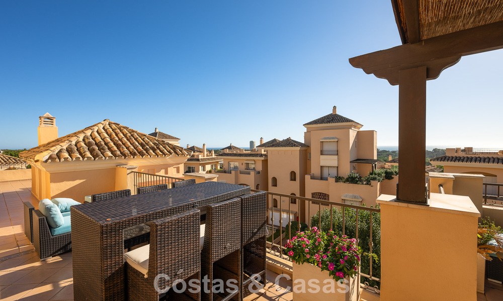 Prachtig duplex penthouse te koop, op loopafstand van voorzieningen en het strand in Elviria, Marbella 777796